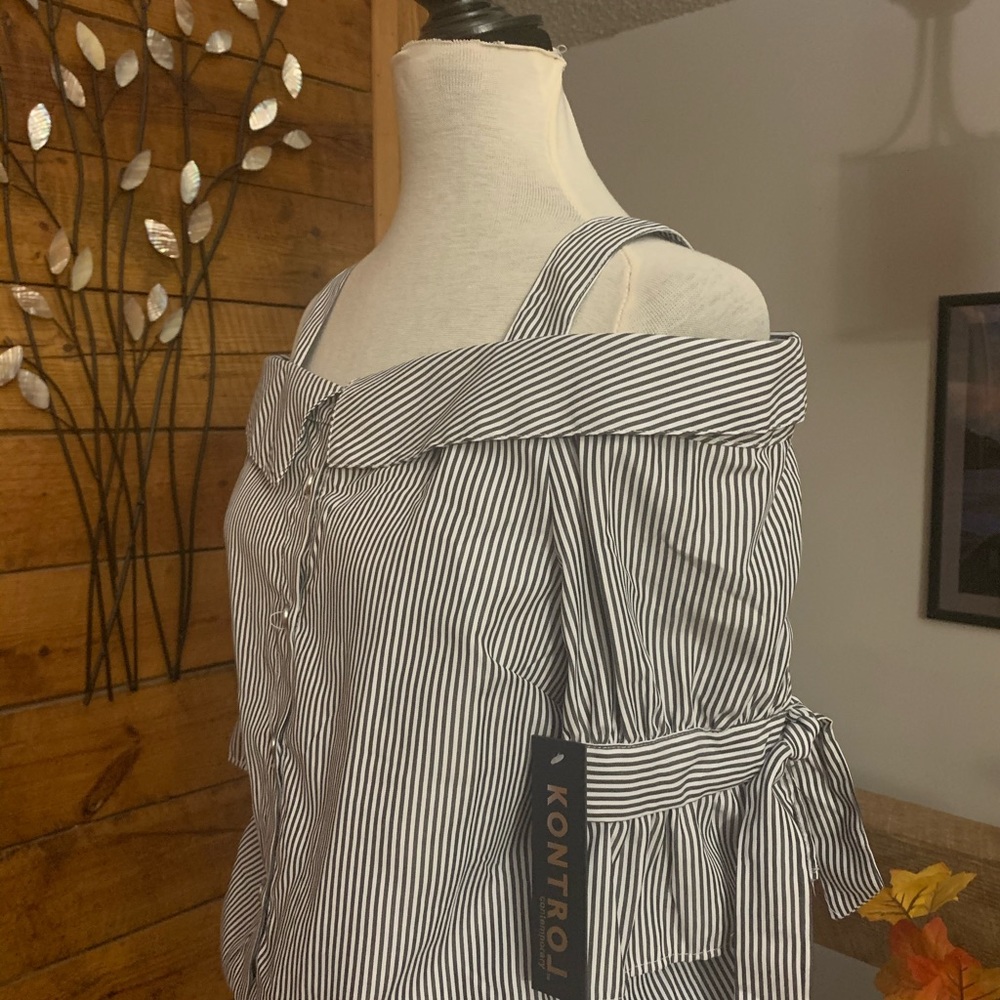 SOLD. NRW Blouse - Picture 2 of 5